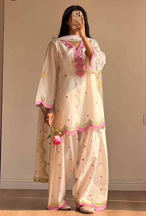 FAMA Timeless Elegance three piece stitched – mirror selfie customer shot